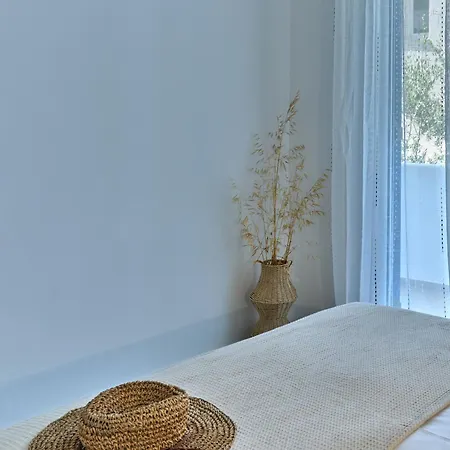 Aurora Beachside Home, Beach, Paros Apartment Logaras